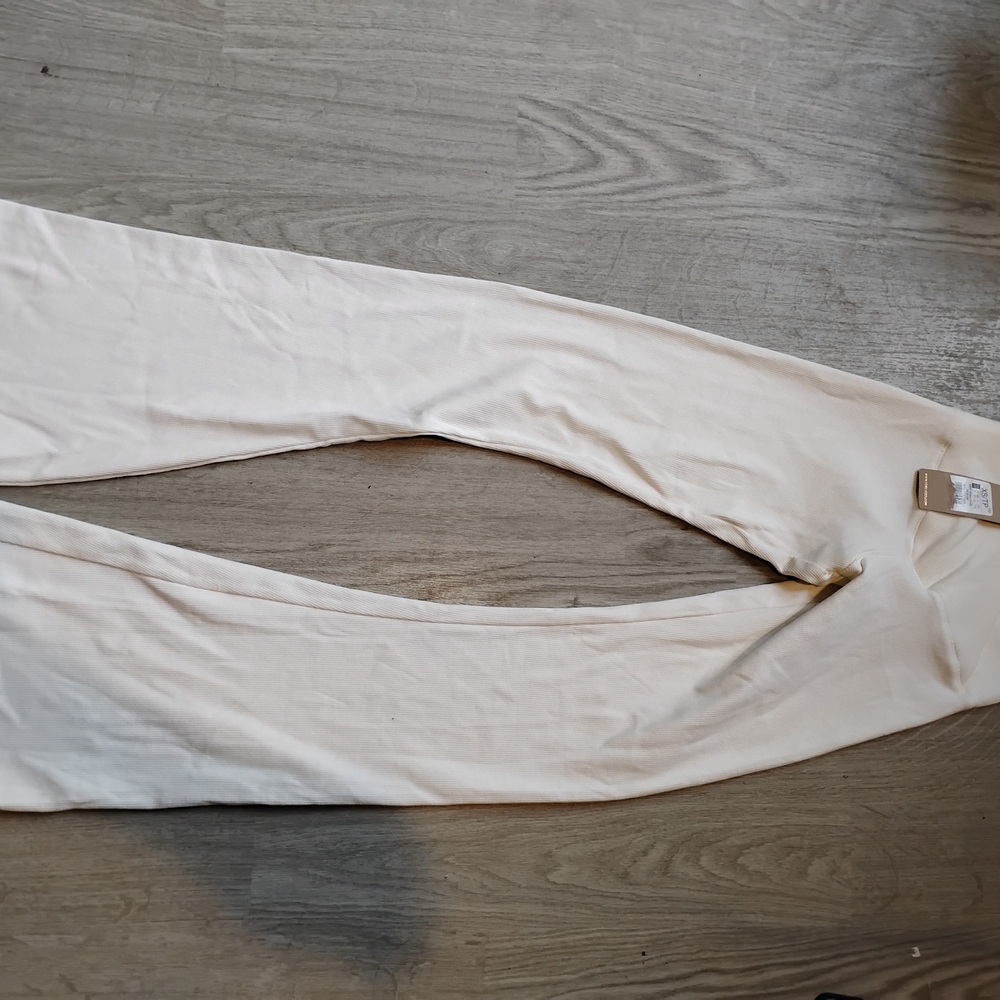 Uniqlo Off-White Leggings